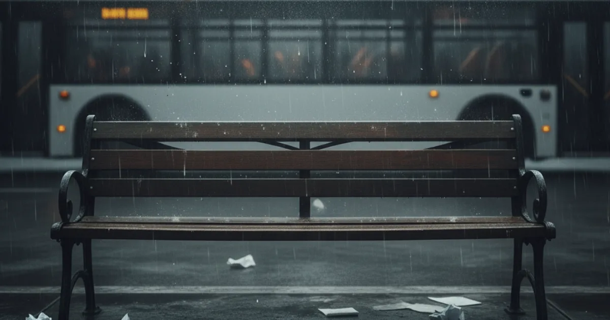 雨の中のベンチ
